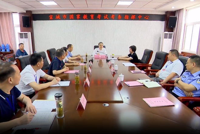 何淳寬在市區開展高考巡考工作